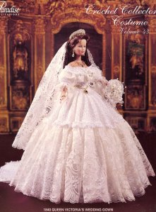 1840_queen_victorias_wedding_gown_paradise_43
